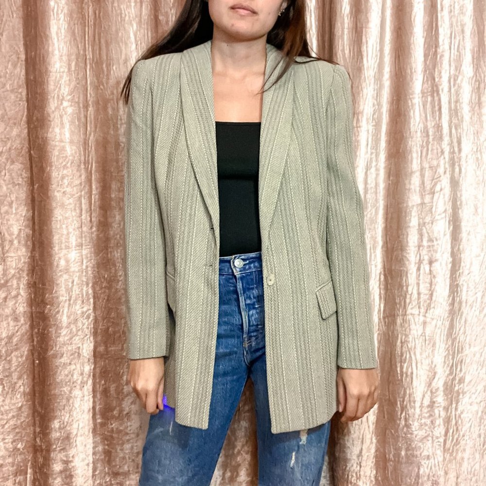 Vintage Light Gray Blazer with Pearl Colored Buttons